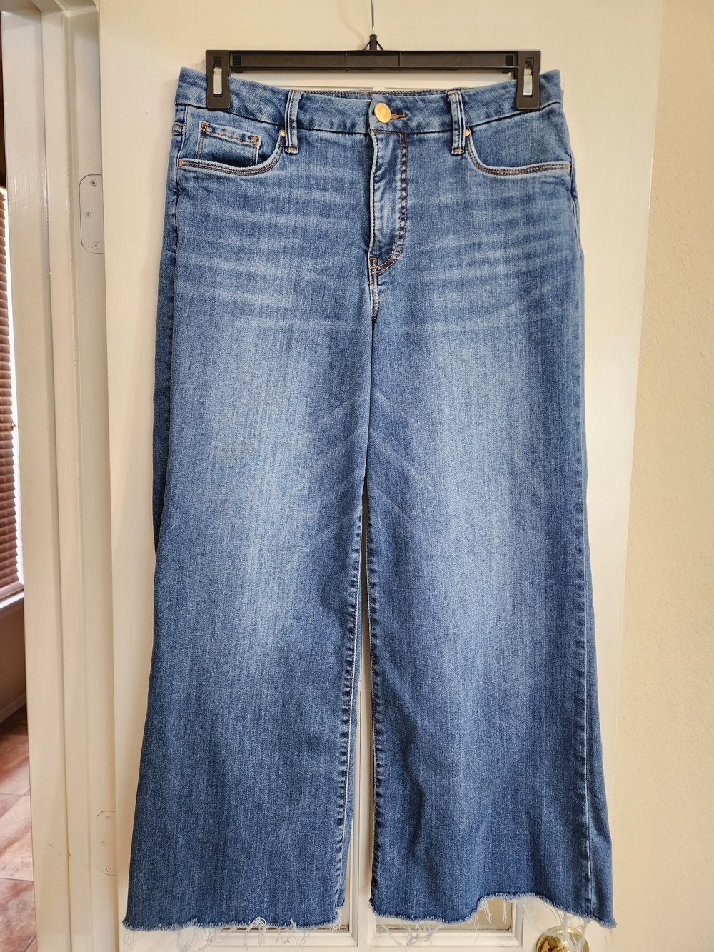 KUT From The Kloth Meg Fab Ab Wide Leg Cropped Jeans Raw Hem Size 8